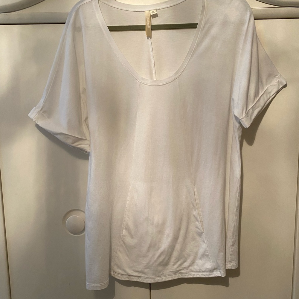Pure J Jill Classic White Short Sleeve Women's Tee with pockets